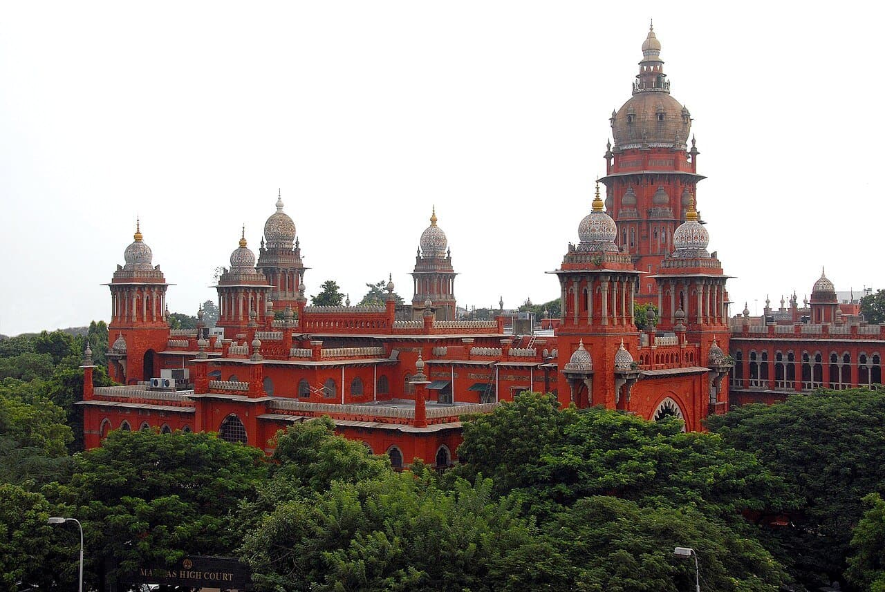 மது குடித்துவிட்டு வெளியே வருபவர்களால் மக்களுக்கு *ஏற்படும் இடையூறுகளைத் தடுப்பதற்கு